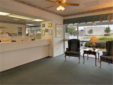 Howard Johnson By Wyndham Commerce Ga Interior photo